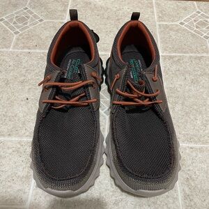 Sketchers, relaxed fit, air-cooled, memory foam brown size 10.5 men’s never worn